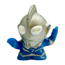 Cargar imagen en el visor de la galería, Ultraman Cosmos (Luna Mode) - Finger Puppet - SD Figure
