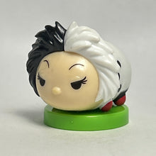 Cargar imagen en el visor de la galería, Disney Tsum Tsum - Cruella de Vil - Trading Figure - Choco Egg (80)
