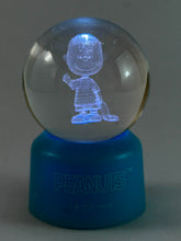 Cargar imagen en el visor de la galería, Peanuts - Linus van Pelt - Snoopy Clear Ball Light Part 2
