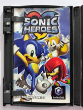 Cargar imagen en el visor de la galería, Sonic Heroes (Player&#39;s Choice) - Nintendo GameCube / NGC - NTSC - CIB (DOL-G9SE-USA)
