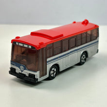 Load image into Gallery viewer, Tomica 1/130 Mitsubishi Fuso Aero Star Niigata Kotsu Route Bus (Silver x Red)
