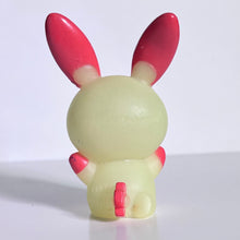 Cargar imagen en el visor de la galería, Pokémon - Prasle / Plusle - Finger Puppet - Glow in the Dark ver.
