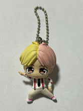 Cargar imagen en el visor de la galería, TinyTan - V - Mascot Keychain - BTS
