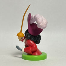 Cargar imagen en el visor de la galería, Peter Pan - Captain Hook - Trading Figure - Choco Egg (77)

