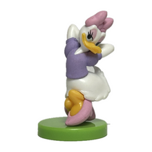 Cargar imagen en el visor de la galería, Disney - Daisy Duck - Trading Figure - Choco Egg (107)
