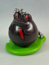 Cargar imagen en el visor de la galería, Frog Style - Swing Mascot - Kuromame Frog
