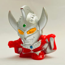 Cargar imagen en el visor de la galería, Ultraman Taro with Brothers’ Mantle - Finger Puppet - SD Figure
