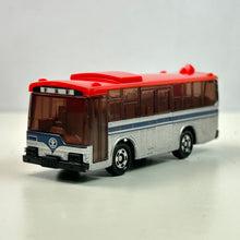 Load image into Gallery viewer, Tomica 1/130 Mitsubishi Fuso Aero Star Niigata Kotsu Route Bus (Silver x Red)
