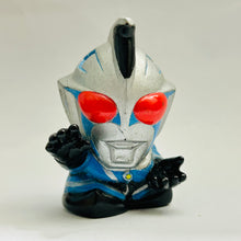 Cargar imagen en el visor de la galería, Ultraman Cosmos - Chaos Ultraman - Finger Puppet - SD Figure
