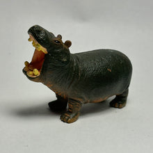 Cargar imagen en el visor de la galería, Hippo mother &amp; cub (A) - Trading Figure - Miniature (4)
