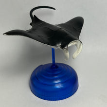 Cargar imagen en el visor de la galería, Manta Ray - Sea Creatures Puzzle Figure
