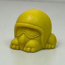 Cargar imagen en el visor de la galería, Super Mario Bros. - Met / Buzzy Beetle - Eraser / Keshigomu - Yellow ver.
