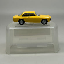 Cargar imagen en el visor de la galería, Alfa Romeo Giulia GTA 1300 Junior 1968 - 1/100 Scale Vehicle - Yellow ver.
