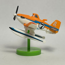Cargar imagen en el visor de la galería, Planes: Fire &amp; Rescue - Dusty Crophopper - Trading Figure - Choco Egg (40)
