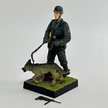 Cargar imagen en el visor de la galería, Field Military Police + Dog (German Shepherd) - Miniature (033)
