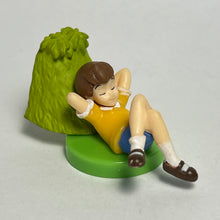 Cargar imagen en el visor de la galería, Winnie the Pooh - Christopher Robin - Trading Figure - Choco Egg (124)
