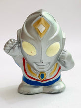 Load image into Gallery viewer, Ultraman Dyna - Finger Puppet - SD Figure
