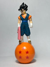 Cargar imagen en el visor de la galería, Dragon Ball Z - Vegito - Pencil Cap with Figure
