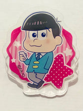 Cargar imagen en el visor de la galería, Osomatsu-san - Matsuno Todomatsu - Acrylic Badge - SD Chara Ver.
