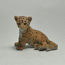 Cargar imagen en el visor de la galería, Leopard mother and Cub - Trading Figure - Miniature (10)
