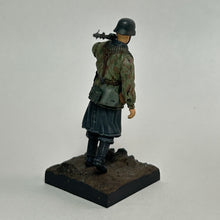 Load image into Gallery viewer, German Infantry (Smock Camouflage + MG34 Machine Gun) - Miniature (029)
