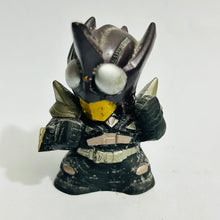 Load image into Gallery viewer, Kamen Rider Kabuto - Kamen Rider PunchHopper - Trading Figure
