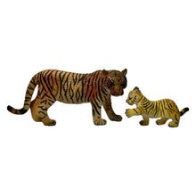 Load image into Gallery viewer, Bengal tiger mother and cub - Trading Figure - Miniature (1)
