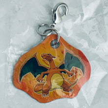 Load image into Gallery viewer, Pokémon Sun &amp; Moon - Charizard - Metal Charm
