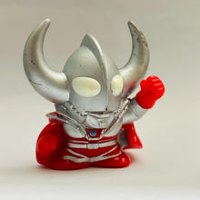 Cargar imagen en el visor de la galería, Ultraman Ace - Father of Ultra (Using Brothers’ Mantle) - Finger Puppet - SD Figure
