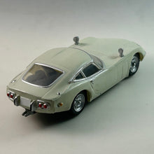 Load image into Gallery viewer, Toyota 2000GT MF10 Early Model (White) - Miniature - Trading Figure
