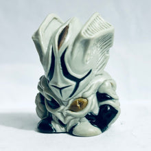Cargar imagen en el visor de la galería, Ultraman Tiga - Kyrieloid - Finger Puppet Figure
