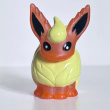 Cargar imagen en el visor de la galería, Pokémon - Flareon / Booster - Finger Puppet - Clear ver.
