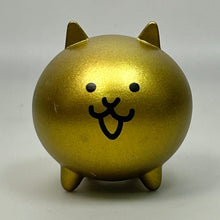 Load image into Gallery viewer, Nyanko Daisensou - Kin Neko - Mini Figure
