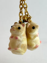 Cargar imagen en el visor de la galería, Two Cute Hamsters Mini Figure Keychain - Keyholder

