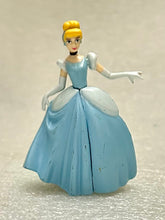 Cargar imagen en el visor de la galería, Cinderella - Disney Choco Party Part 2 - Trading Figure (028)
