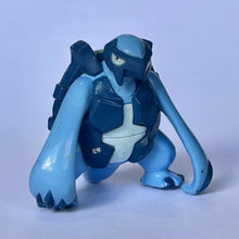 Load image into Gallery viewer, Pokémon BW - Carracosta - Trading Figure - Monster Collection
