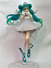 Load image into Gallery viewer, Piapro Characters - Hatsune Miku - SPM Figure - 15th Anniversary KEI Ver.
