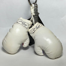 Load image into Gallery viewer, Creed (film) - Rocky VII 7 - Glove Keychain
