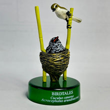 Cargar imagen en el visor de la galería, Cuckoo and Great Reed Warbler - Trading Figure - Miniature - No.2
