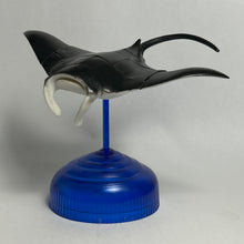 Cargar imagen en el visor de la galería, Manta Ray - Sea Creatures Puzzle Figure

