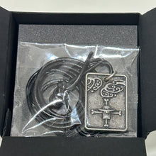 Cargar imagen en el visor de la galería, One Piece - Edward Newgate - Necklace - Treasure Box

