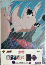Cargar imagen en el visor de la galería, Monogatari Series: Second Season - Clear File Set &amp; Sticker
