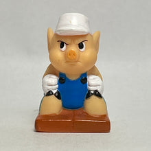 Cargar imagen en el visor de la galería, Three Little Pigs - Practical Pig - Trading Figure (14)
