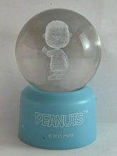 Cargar imagen en el visor de la galería, Peanuts - Linus van Pelt - Snoopy Clear Ball Light Part 2
