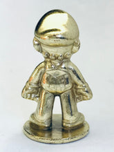 Cargar imagen en el visor de la galería, New Super Mario Bros. Wii - Mario - Metal Mascot - Gold Ver.
