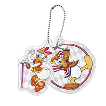Cargar imagen en el visor de la galería, Disney Characters - Donald &amp; Daisy - Reflector Charm
