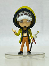 Cargar imagen en el visor de la galería, One Piece Stampede - Trafalgar Law - Trading Figure - Bandai Shokugan - Candy Toy
