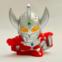 Cargar imagen en el visor de la galería, Ultraman Taro with Brothers’ Mantle - Finger Puppet - SD Figure
