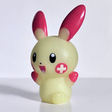 Cargar imagen en el visor de la galería, Pokémon - Prasle / Plusle - Finger Puppet - Glow in the Dark ver.
