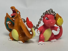 Cargar imagen en el visor de la galería, Pokémon - Charmander &amp; Charizard - Figure Keyholder
